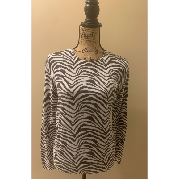 Banana Republic Sweaters - Banana Republic Factory Print Sweater Size Medium